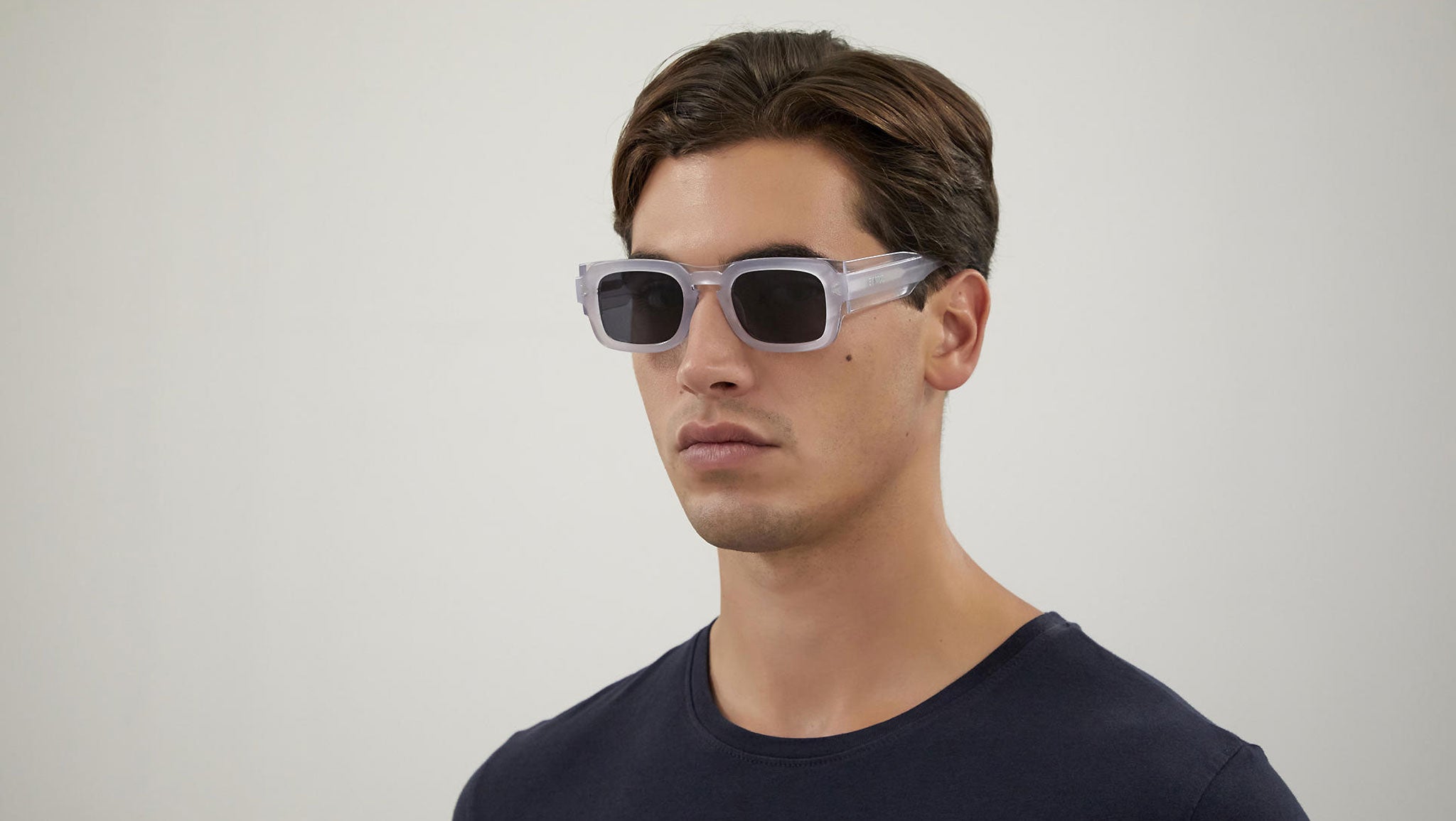 MQ0359S 001 crystal white