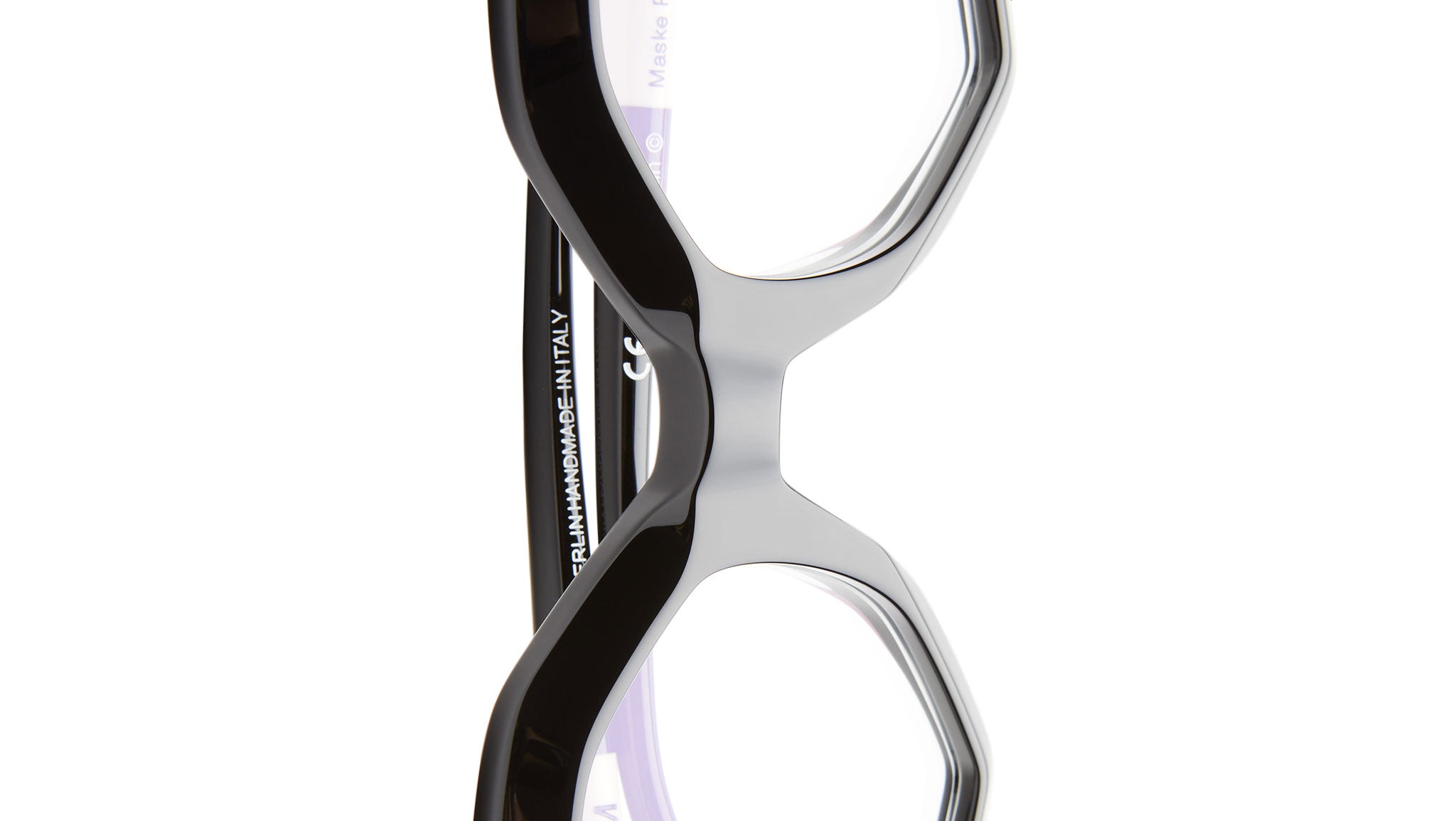 P18 BYB Ivory Black Shine