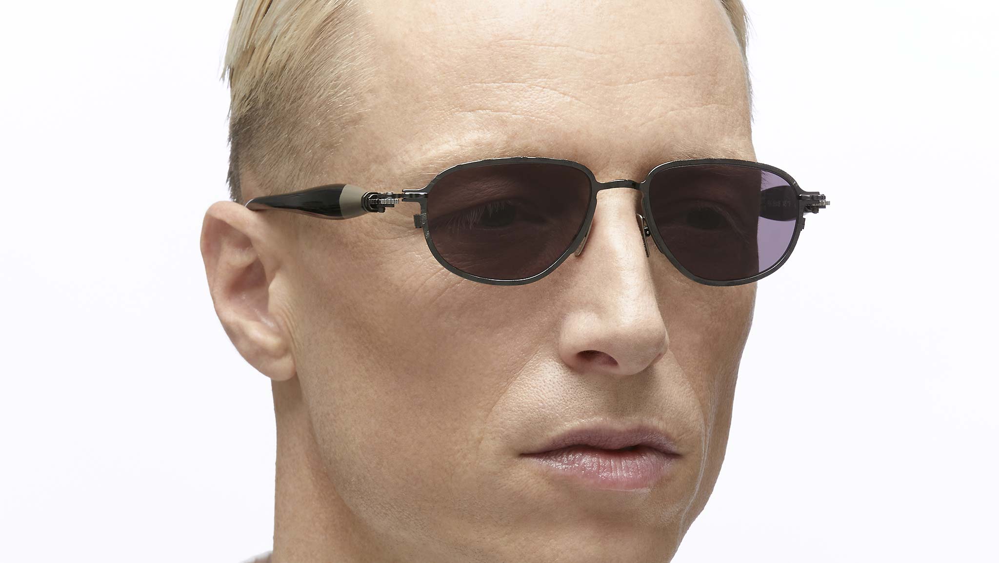 8057509367945_10.jpg